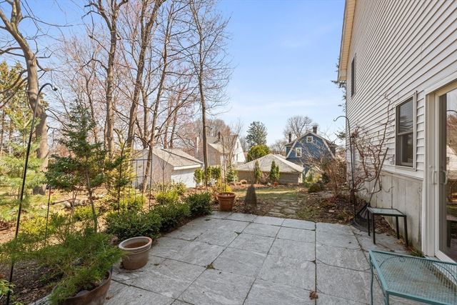 10 Neptune Rd, Worcester, MA 01605