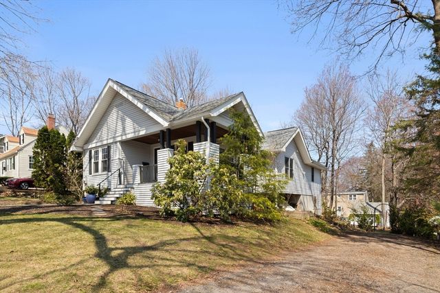 10 Neptune Rd, Worcester, MA 01605