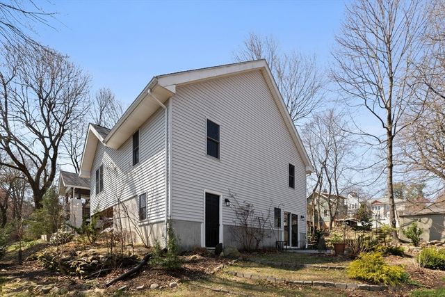 10 Neptune Rd, Worcester, MA 01605