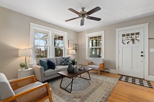 10 Neptune Rd, Worcester, MA 01605