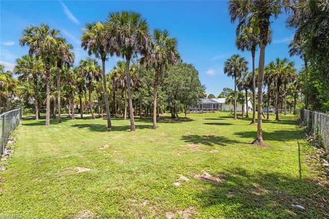 1340 14th AVE NE, Naples, FL 34120