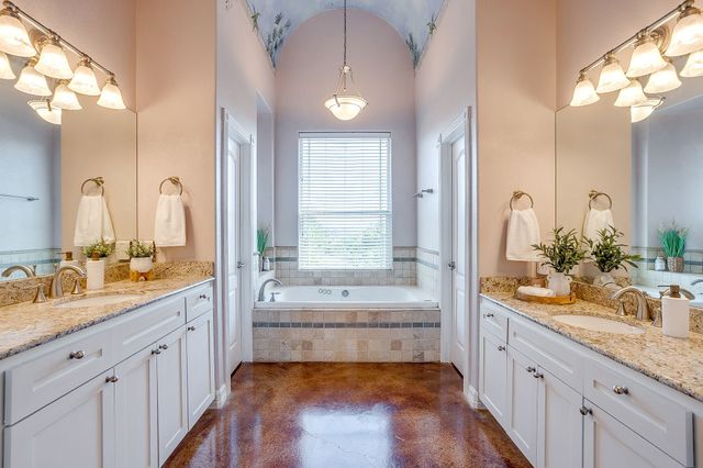124 Stonewick Drive, Cresson, TX 76035