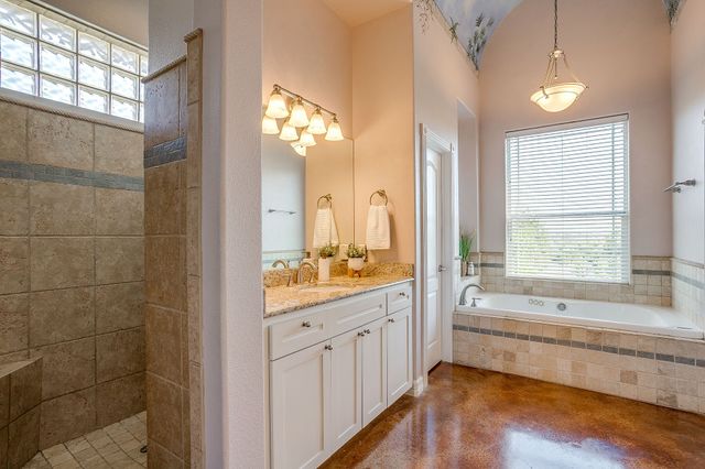 124 Stonewick Drive, Cresson, TX 76035