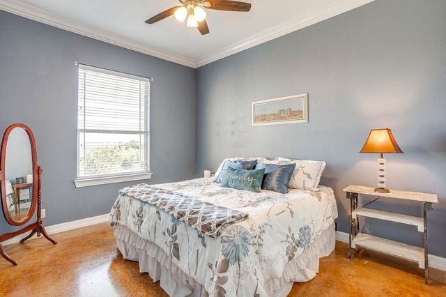 124 Stonewick Drive, Cresson, TX 76035