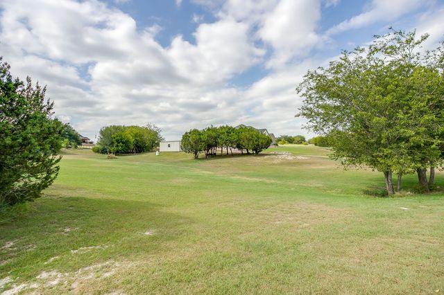124 Stonewick Drive, Cresson, TX 76035