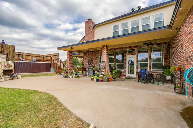 124 Stonewick Drive, Cresson, TX 76035