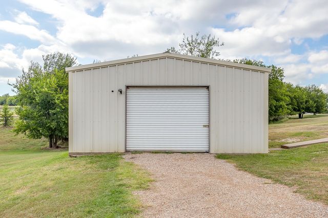 124 Stonewick Drive, Cresson, TX 76035