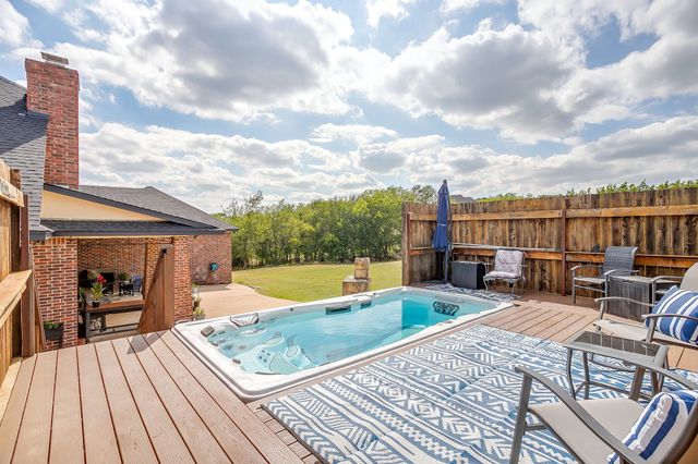 124 Stonewick Drive, Cresson, TX 76035