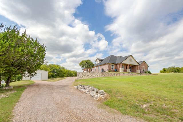 124 Stonewick Drive, Cresson, TX 76035
