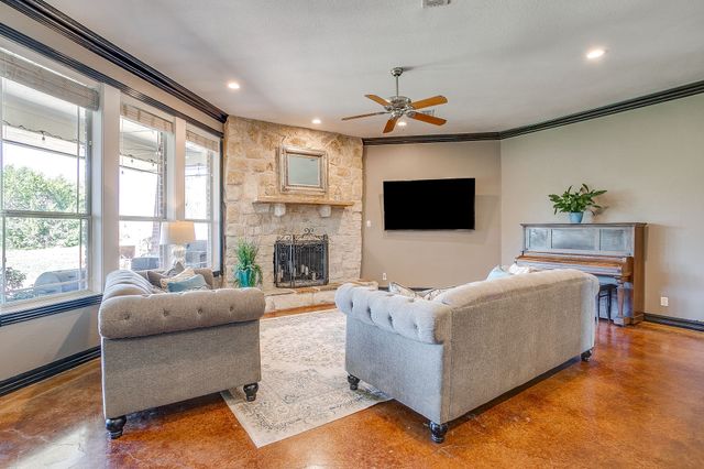 124 Stonewick Drive, Cresson, TX 76035