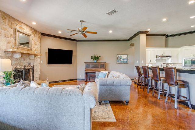 124 Stonewick Drive, Cresson, TX 76035