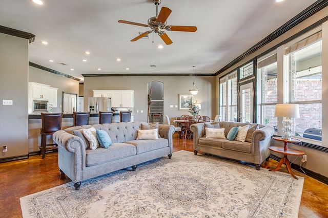 124 Stonewick Drive, Cresson, TX 76035