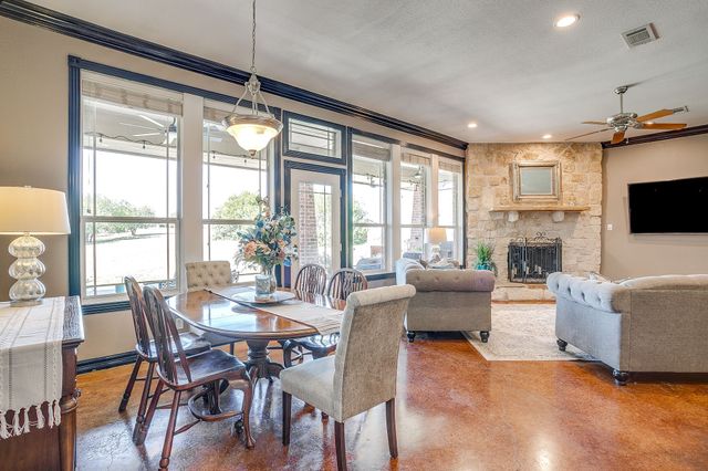 124 Stonewick Drive, Cresson, TX 76035