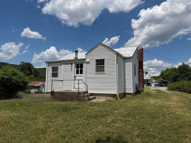 1213 Victory RD SE, Roanoke, VA 24014
