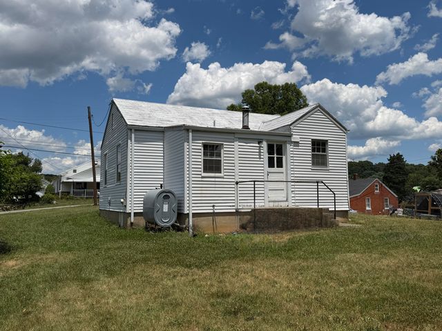 1213 Victory RD SE, Roanoke, VA 24014