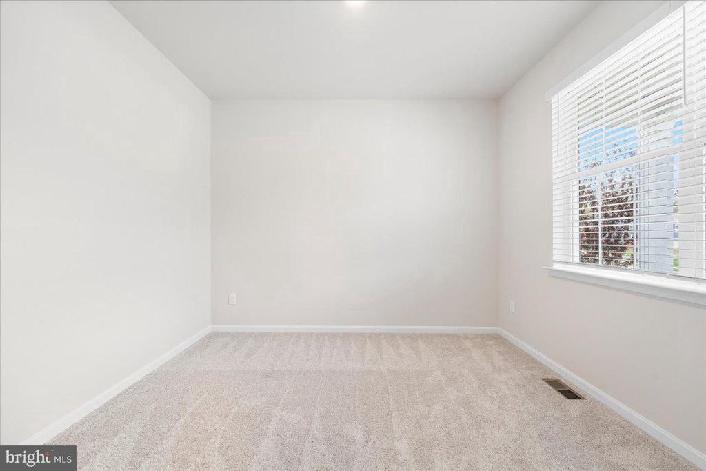 Image 14 of property listing at 7404 JAKE CT, Fredericksburg, VA 22407