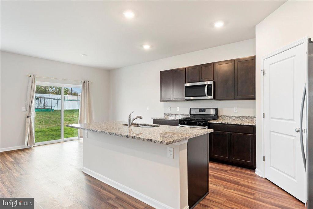 Image 17 of property listing at 7404 JAKE CT, Fredericksburg, VA 22407