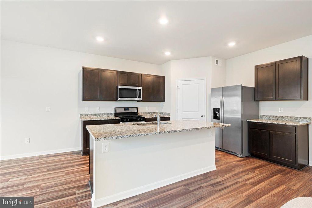 Image 18 of property listing at 7404 JAKE CT, Fredericksburg, VA 22407