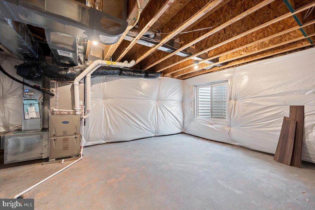 Image 32 of property listing at 7404 JAKE CT, Fredericksburg, VA 22407