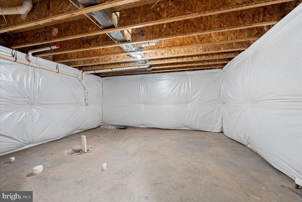 Image 33 of property listing at 7404 JAKE CT, Fredericksburg, VA 22407