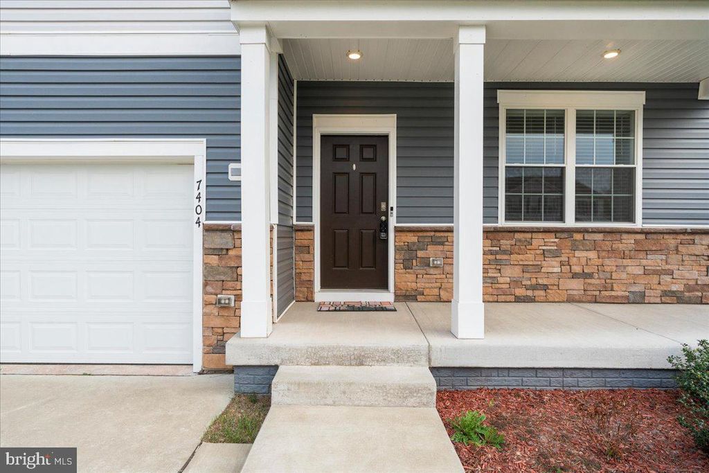 Image 5 of property listing at 7404 JAKE CT, Fredericksburg, VA 22407