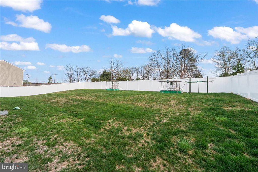 Image 6 of property listing at 7404 JAKE CT, Fredericksburg, VA 22407