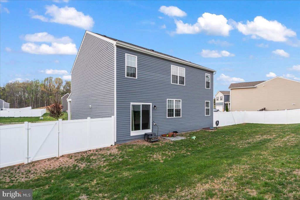 Image 7 of property listing at 7404 JAKE CT, Fredericksburg, VA 22407