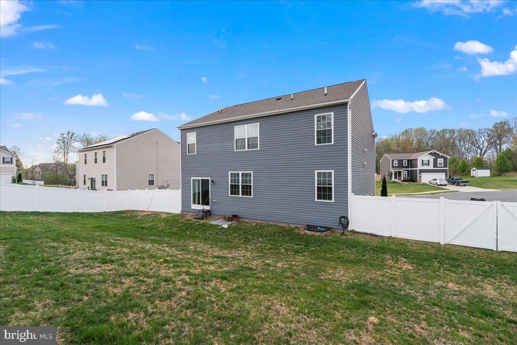 Image 9 of property listing at 7404 JAKE CT, Fredericksburg, VA 22407