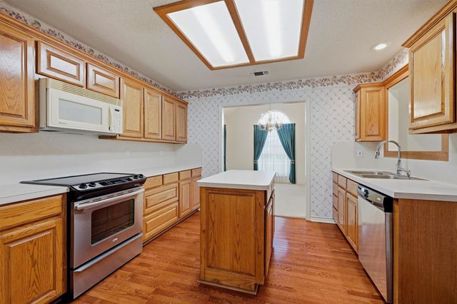 2416 Jolinda Lane, Whitesboro, TX 76273