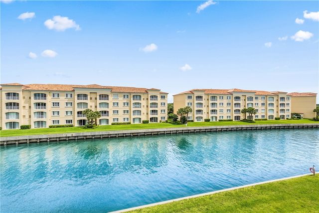 19 Harbour Isle Drive W 305, Hutchinson Island, FL 34949
