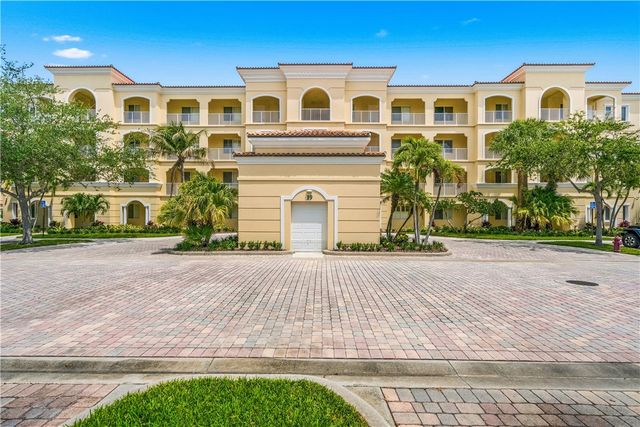 19 Harbour Isle Drive W 305, Hutchinson Island, FL 34949