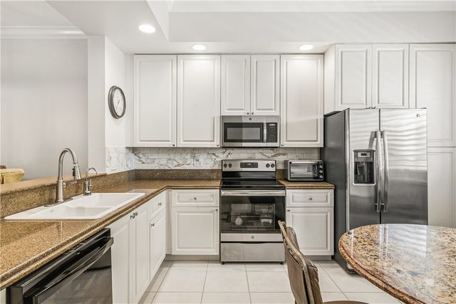 19 Harbour Isle Drive W 305, Hutchinson Island, FL 34949