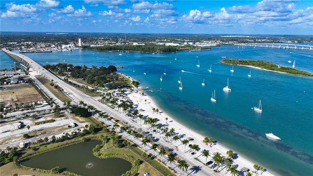 19 Harbour Isle Drive W 305, Hutchinson Island, FL 34949