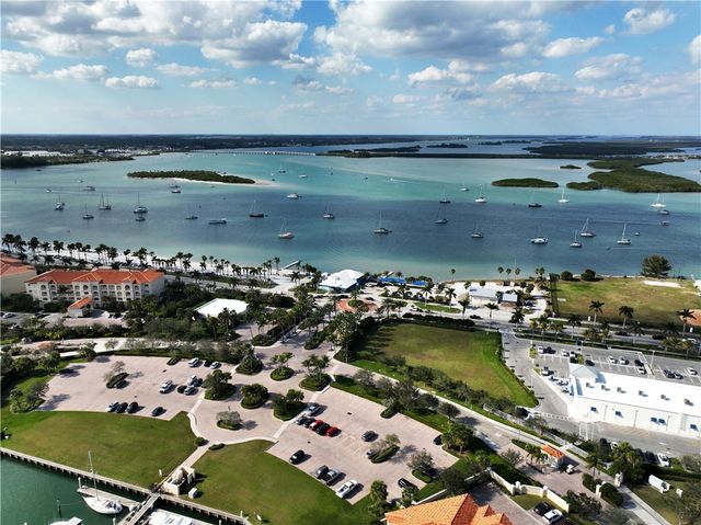 19 Harbour Isle Drive W 305, Hutchinson Island, FL 34949