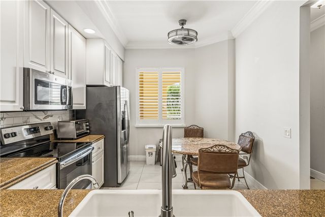 19 Harbour Isle Drive W 305, Hutchinson Island, FL 34949