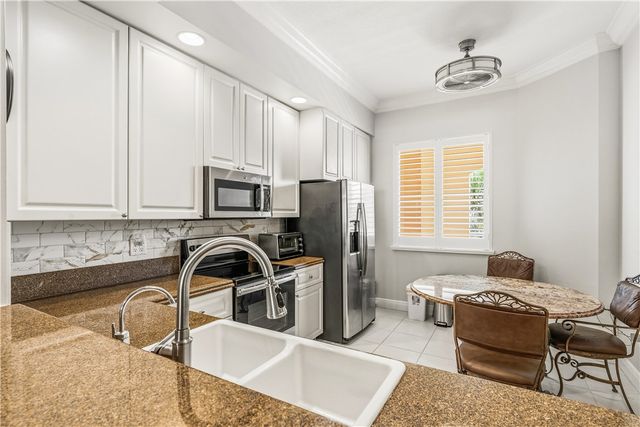 19 Harbour Isle Drive W 305, Hutchinson Island, FL 34949