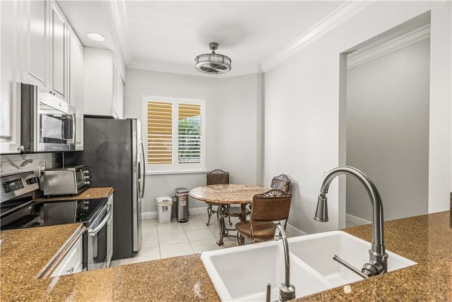 19 Harbour Isle Drive W 305, Hutchinson Island, FL 34949