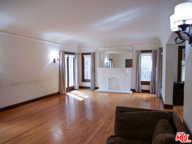 321 N Sycamore Avenue, Los Angeles, CA 90036