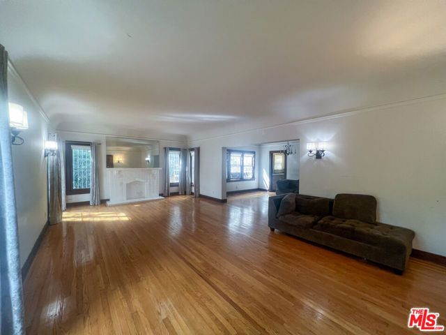 321 N Sycamore Avenue, Los Angeles, CA 90036