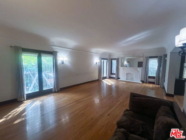 321 N Sycamore Avenue, Los Angeles, CA 90036