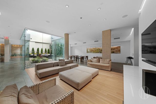303 E 33rd St Apt 9E, New York City, NY 10016