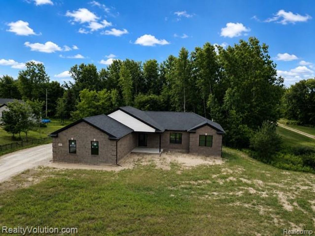 7260 Newark Road, Imlay Township, MI 48444