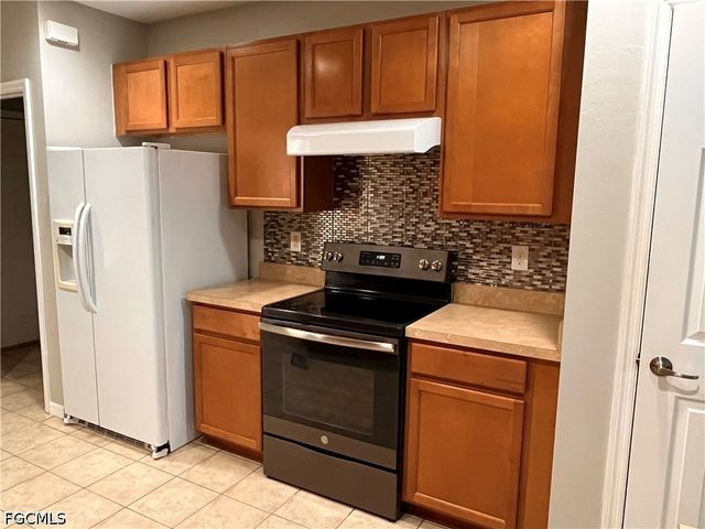 10353 Canal Brook LN, Lehigh Acres, FL 33936