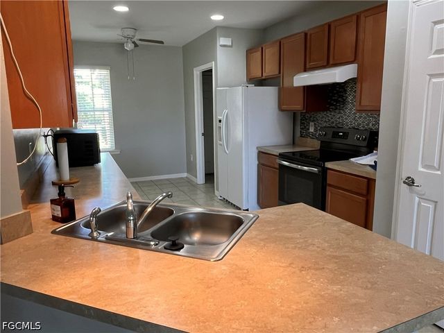 10353 Canal Brook LN, Lehigh Acres, FL 33936