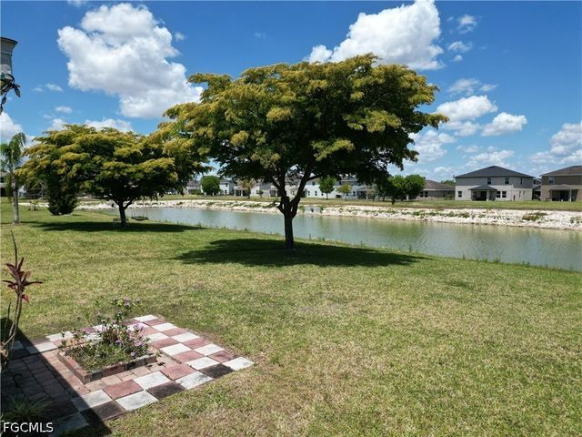 10353 Canal Brook LN, Lehigh Acres, FL 33936