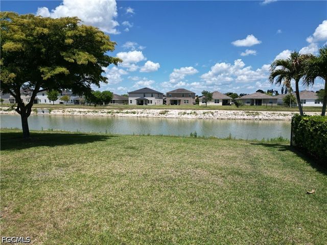 10353 Canal Brook LN, Lehigh Acres, FL 33936
