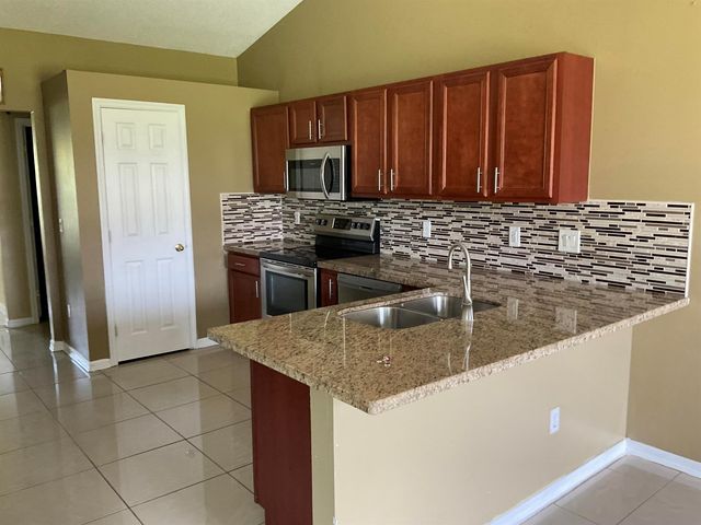688 SW Heather Street, Port St. Lucie, FL 34983