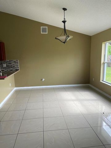 688 SW Heather Street, Port St. Lucie, FL 34983