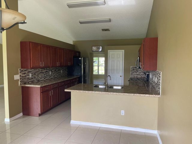 688 SW Heather Street, Port St. Lucie, FL 34983