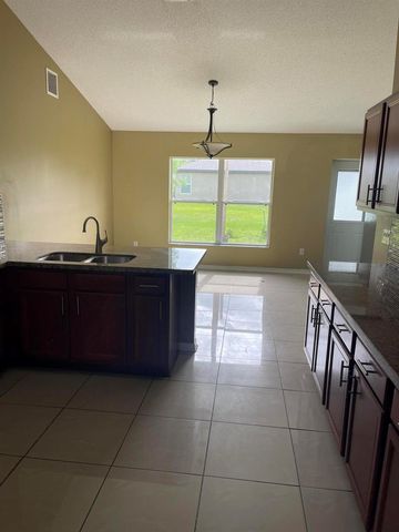 688 SW Heather Street, Port St. Lucie, FL 34983